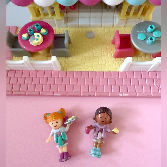 1993 Vintage Polly Pocket - Pizzeria with 2 dolls - Picture 2 of 9